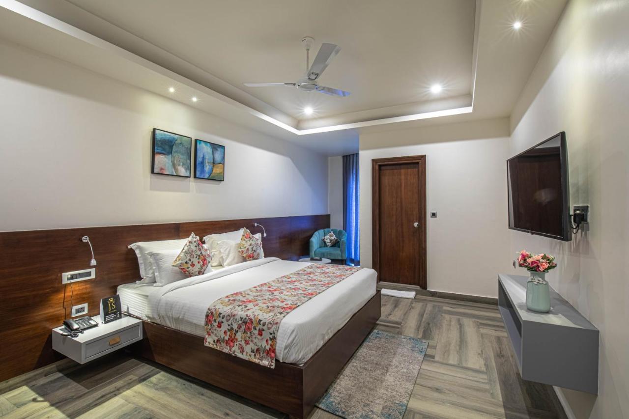 Hotel Js Souvenir Dehradun Extérieur photo