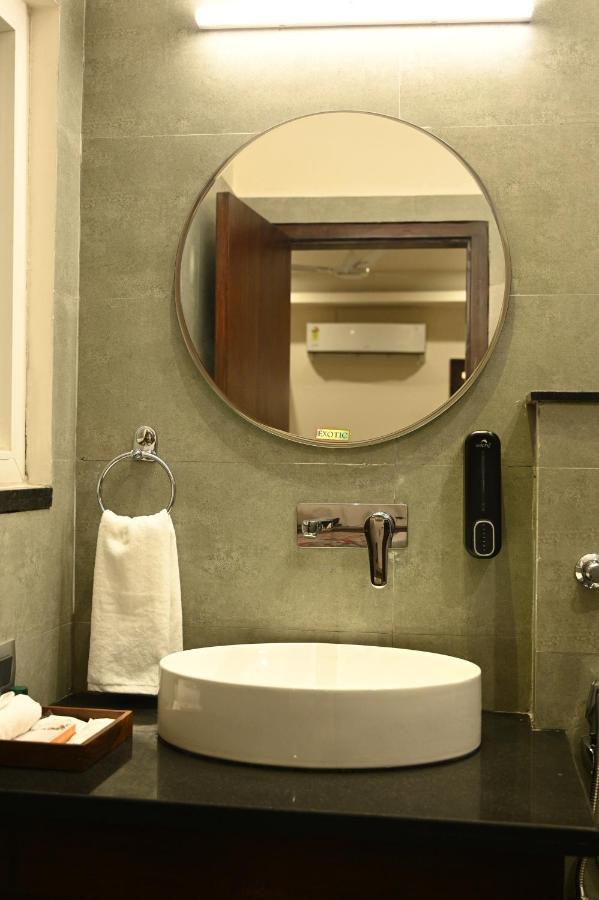 Hotel Js Souvenir Dehradun Extérieur photo