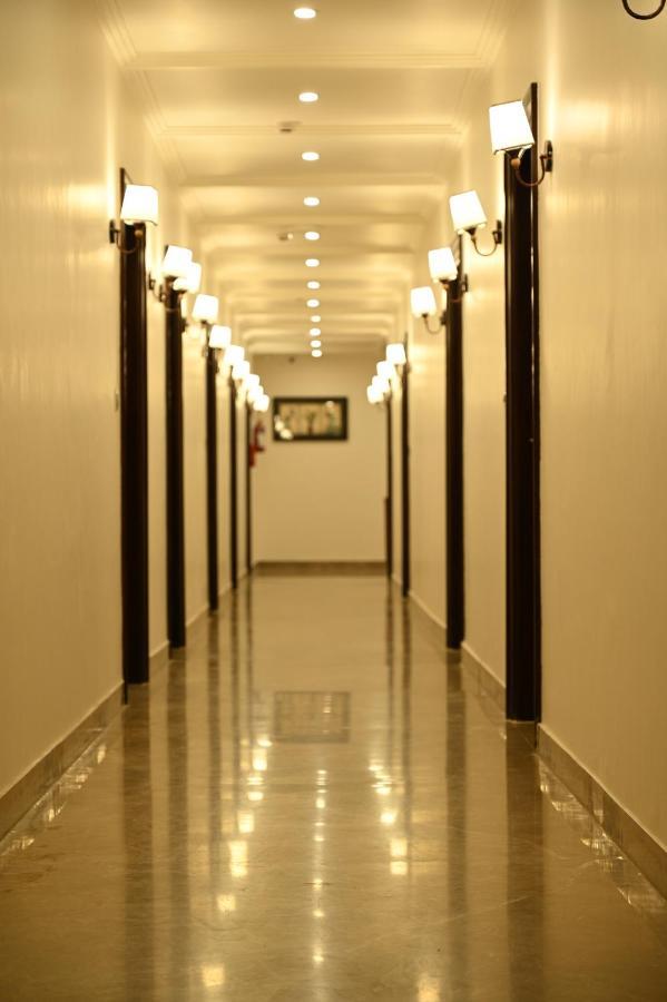 Hotel Js Souvenir Dehradun Extérieur photo
