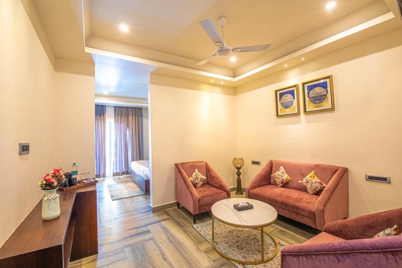 Hotel Js Souvenir Dehradun Extérieur photo
