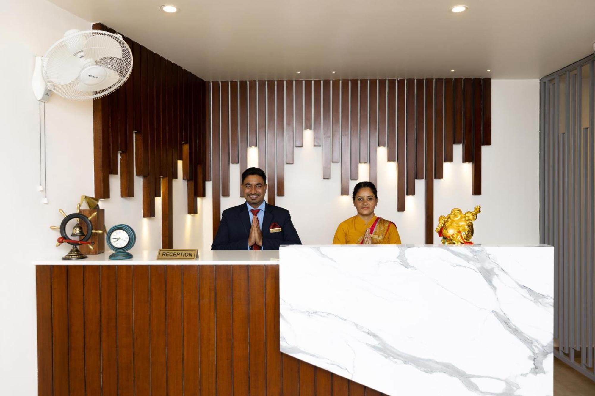 Hotel Js Souvenir Dehradun Extérieur photo